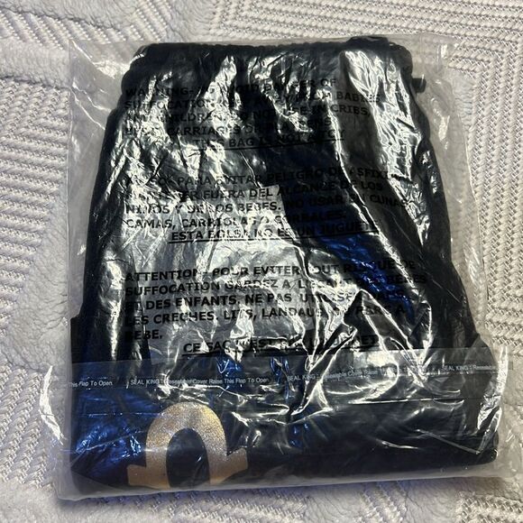 TRUE RELIGION - METALLIC LOGO RAW HEM SWEAT SHORT - Picture 6 of 7